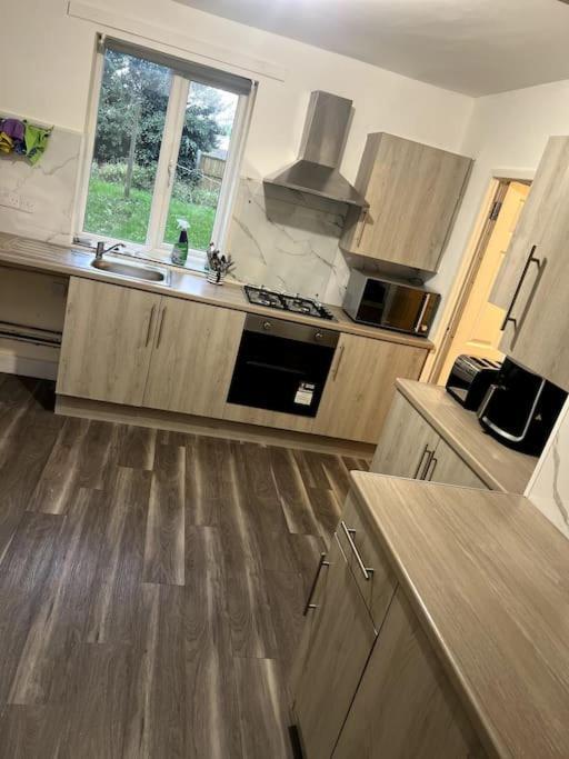 Spacious City Centre Home Near Hospital & M5 Worcester Esterno foto